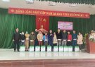 Ngân hàng chính sách xã hội (NHCSXH) huyện Quan Sơn thăm tặng quà tại xã Trung Hạ