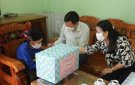 Sáng ngày 20/7/2021 đồng chí Nguyễn Văn Thi - Ủy viên Ban Thường vụ Tỉnh ủy, PCT UBND tỉnh cùng đoàn công tác đã đi thăm tặng quà các gia đình chính sách trên địa bàn xã Trung Hạ